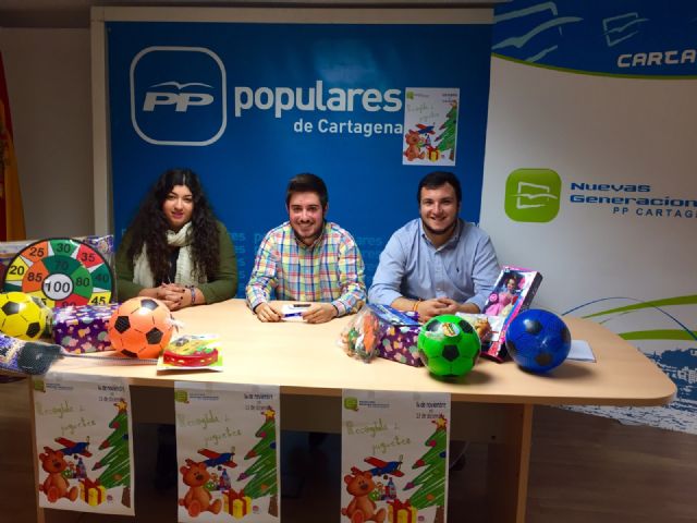 Los jóvenes del Partido Popular de Cartagena inician una campaña solidaria de recogida de  juguetes - 1, Foto 1