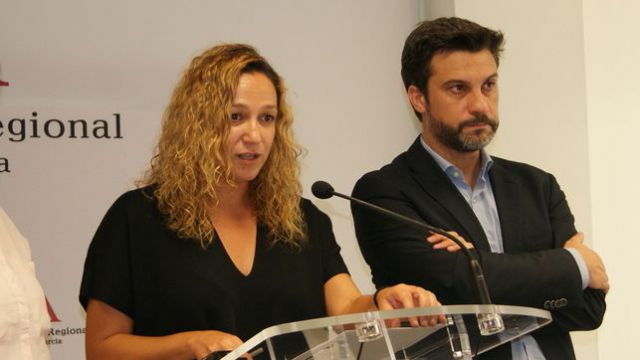 El PSOE exige a la Consejería de Educación que se haga cargo de la limpieza de las pistas de los IES Ros Giner e Ibáñez Martín de Lorca - 1, Foto 1