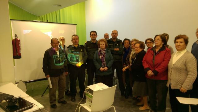 Las personas mayores reciben formación para no ser víctimas de delitos - 1, Foto 1