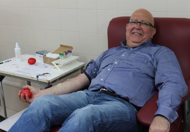El portavoz de Ciudadanos Cartagena, Manuel Padín, acude a donar sangre tras la alerta del Centro de Hemodonación - 1, Foto 1