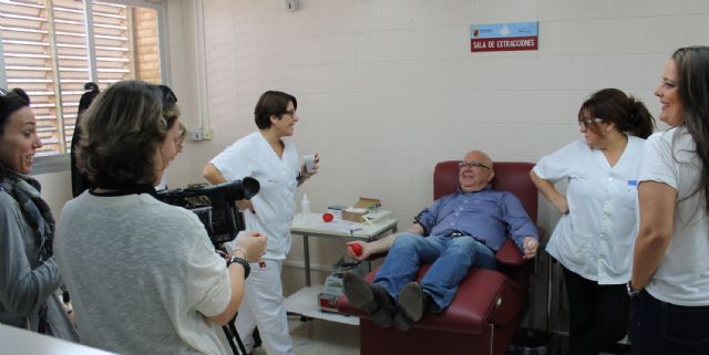 El portavoz de Ciudadanos Cartagena, Manuel Padín, acude a donar sangre tras la alerta del Centro de Hemodonación - 2, Foto 2
