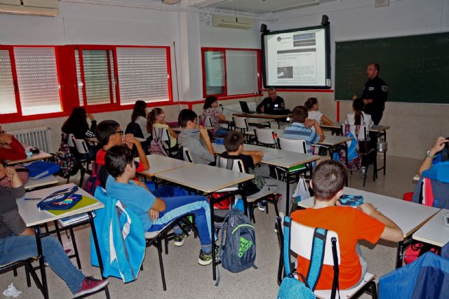 El programa Policía Tutor de Las Torres de Cotillas trabaja para prevenir el acoso escolar - 1, Foto 1