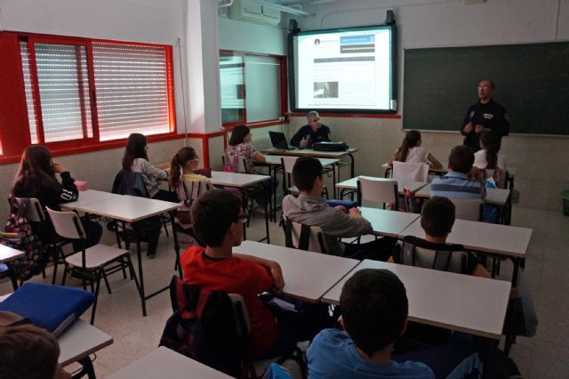 El programa Policía Tutor de Las Torres de Cotillas trabaja para prevenir el acoso escolar - 2, Foto 2