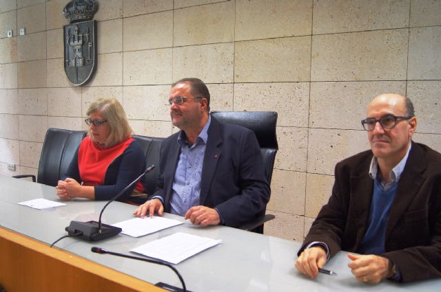 He takes over the new accidental comptroller of the City of Totana, Eulalia Canizares Tudela, Foto 3