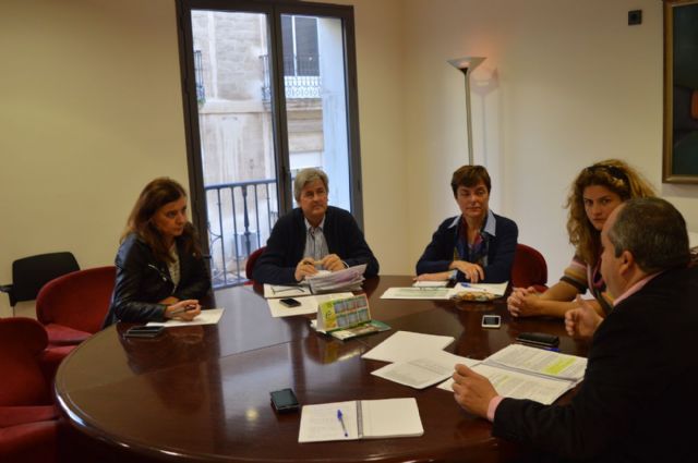 El Ayuntamiento aplica la transparencia en el reparto de las subvenciones vecinales - 1, Foto 1