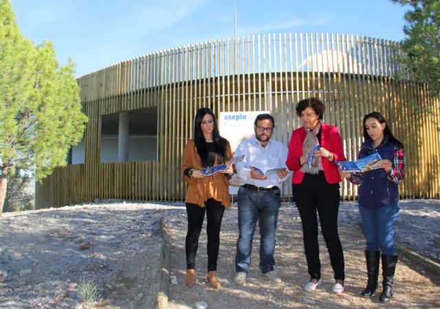 El Ayuntamiento y la Confederación de Empresarios de Puerto Lumbreras presentan la nueva guía turística y de servicios del municipio - 1, Foto 1