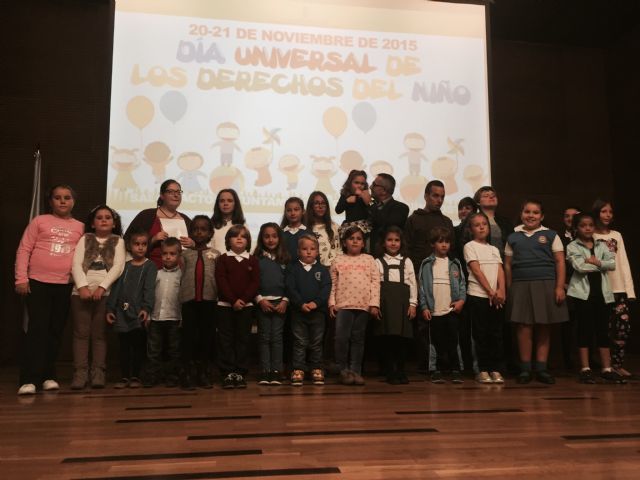 Los niños, los protagonistas de la entrega de premios en el salón de plenos - 1, Foto 1