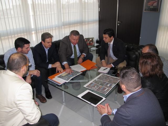 Fomento trabaja en los proyectos de mejora de la rotonda de Pozo Aledo y de los accesos a la zona comercial de Dos Mares - 1, Foto 1