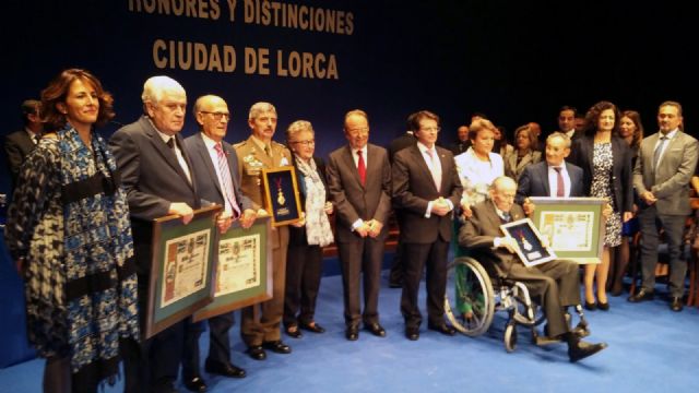 Entrega de las distinciones otorgadas por el Ayuntamiento de Lorca - 1, Foto 1