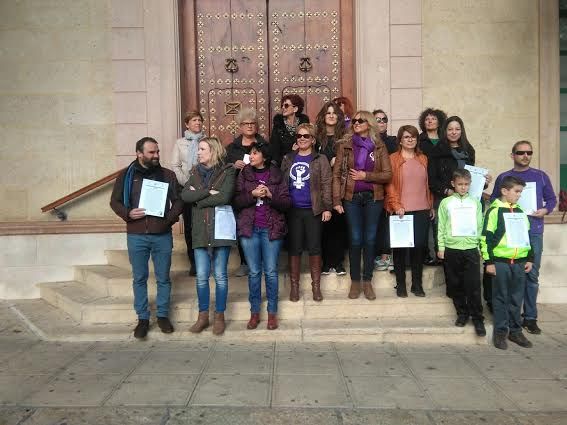 The March in Support of Victims of Domestic Violence on the streets of the town is celebrated with the presence of several dozen people, Foto 2