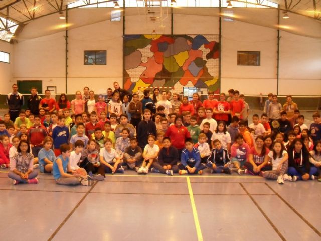 Un total de 120 escolares participaron en la Fase Local de Bádminton de Deporte Escolar, organizada por la Concejalía de Deportes, en la Sala Escolar, Foto 2