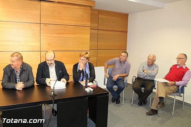 La plataforma de afectados por la línea de alta tensión se reunió con representantes políticos de Totana y Aledo, Foto 2