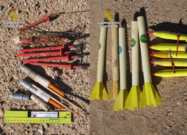 La Guardia Civil destruye materiales pirotécnicos y explosivos hallados en una finca de Cehegín - 2, Foto 2