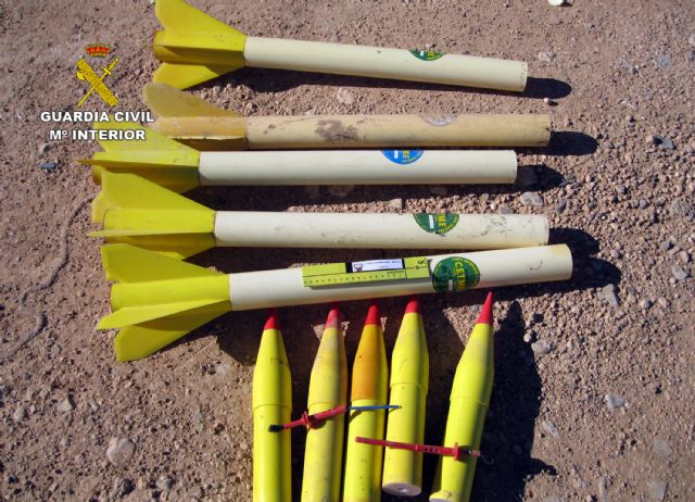 La Guardia Civil destruye materiales pirotécnicos y explosivos hallados en una finca de Cehegín - 4, Foto 4