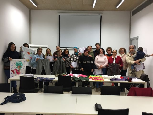 Doce mujeres blanqueñas se forman en Costura y Reciclaje de prendas - 1, Foto 1