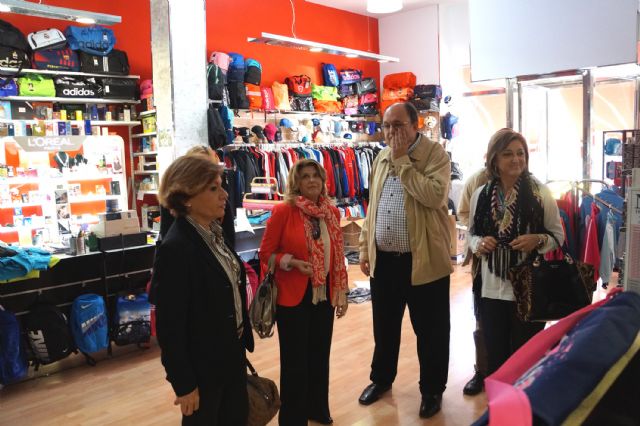 La directora general de Comercio se interesa por las necesidades de los establecimientos torreños - 5, Foto 5