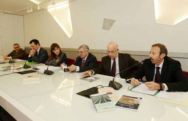 El historiador Carlos Martínez Shaw ofrece hoy una conferencia en la Universidad de Murcia - 1, Foto 1