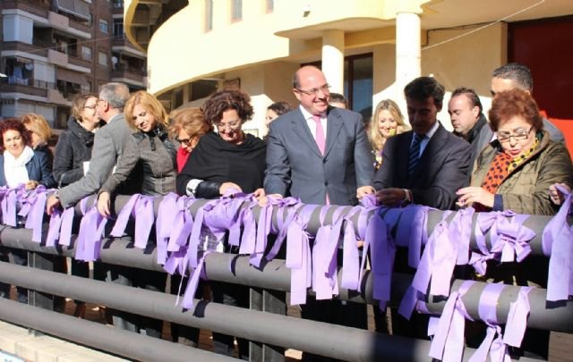 El presidente de la Comunidad asegura que tenemos que seguir plantando cara al problema de la violencia de género - 1, Foto 1