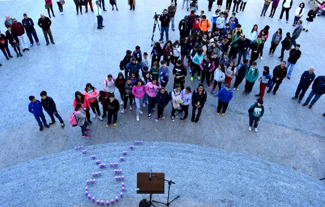 Lorquí recuerda a las víctimas de violencia de género con una vela por cada mujer asesinada - 1, Foto 1
