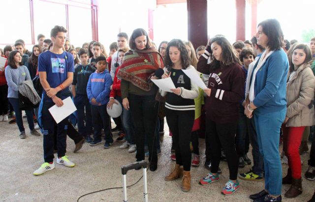 Los centros de Secundaria de Caravaca alzan su voz contra la violencia de género - 1, Foto 1