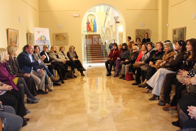 Pedro Antonio Sánchez: Hoy es un día para la reivindicación y para unir nuestras voces diciendo ´basta ya´ a la violencia de género - 3, Foto 3