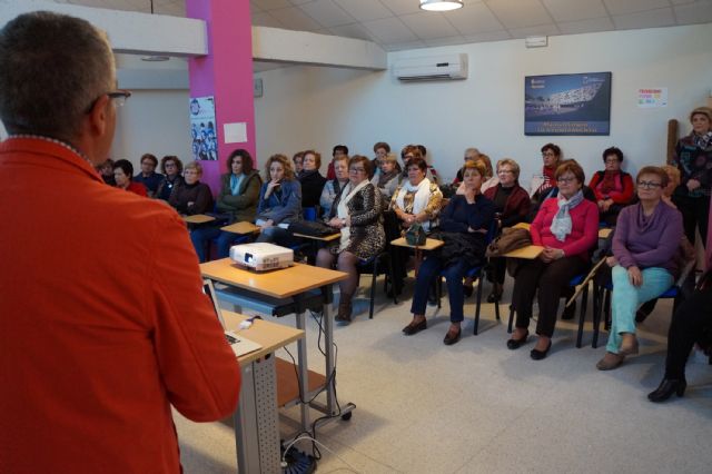 La asociación de mujeres Isabel González torreña se informa sobre las enfermedades reumáticas - 3, Foto 3