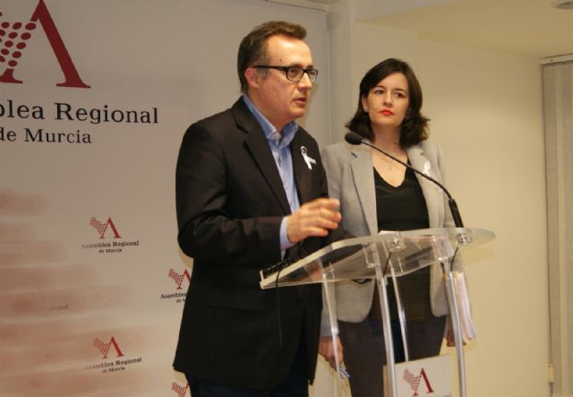 El presupuesto de Educación es insuficiente, no resuelve los problemas y derrocha el dinero en implantar la LOMCE, una ley rechazada por la mayoría de la sociedad - 1, Foto 1