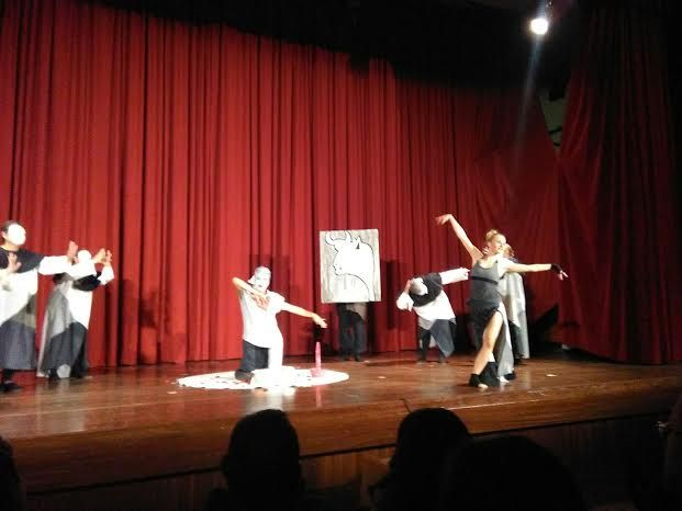 Brilliant performance of the play "Guernica, war and horror Gender Violence, war and horror.", Foto 2