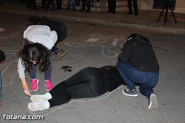 Se da lectura al Manifiesto institucional de la Corporacin de Totana con motivo del Da Internacional contra la Violencia de Gnero - 4
