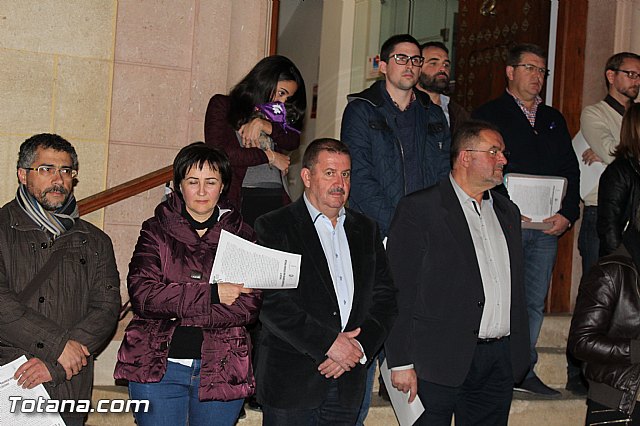 Se da lectura al Manifiesto institucional de la Corporacin de Totana con motivo del Da Internacional contra la Violencia de Gnero - 13
