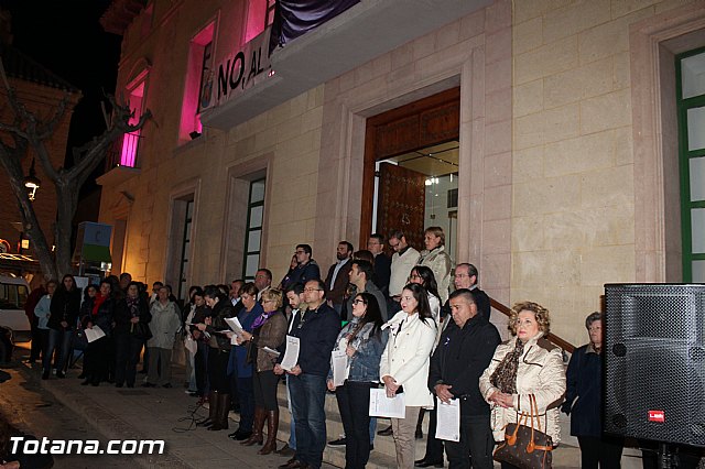 Se da lectura al Manifiesto institucional de la Corporacin de Totana con motivo del Da Internacional contra la Violencia de Gnero - 21