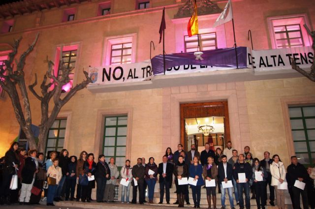 Se da lectura al Manifiesto institucional de la Corporación de Totana con motivo del Día Internacional contra la Violencia de Género, Foto 1