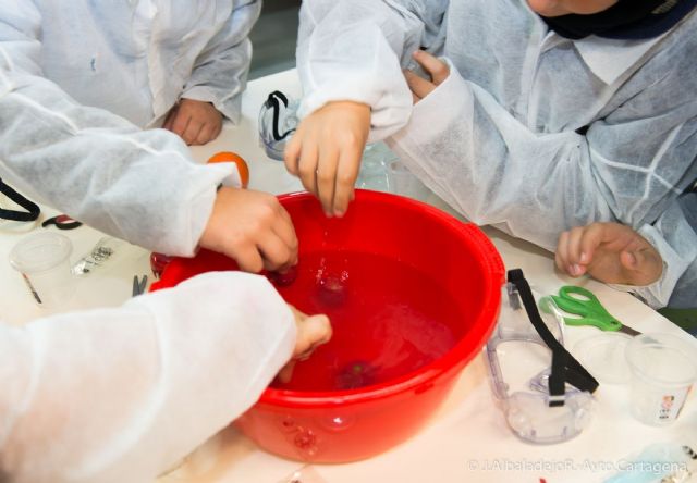 Cerca de mil alumnos aprenden la ciencia que esconden los juguetes - 1, Foto 1
