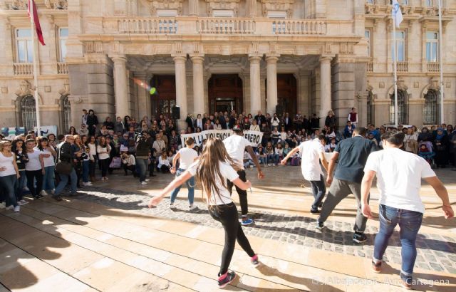 Cartagena se pinta los labios de rojo en apoyo a las víctimas de violencia de género - 4, Foto 4