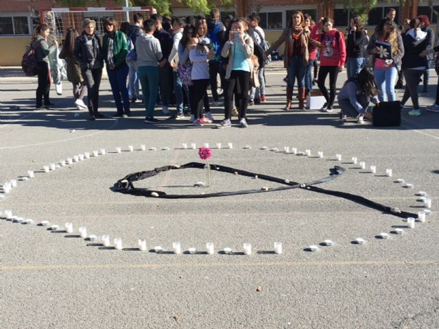 El IES Salvador Sandoval torreño también alza su voz contra la violencia de género - 1, Foto 1