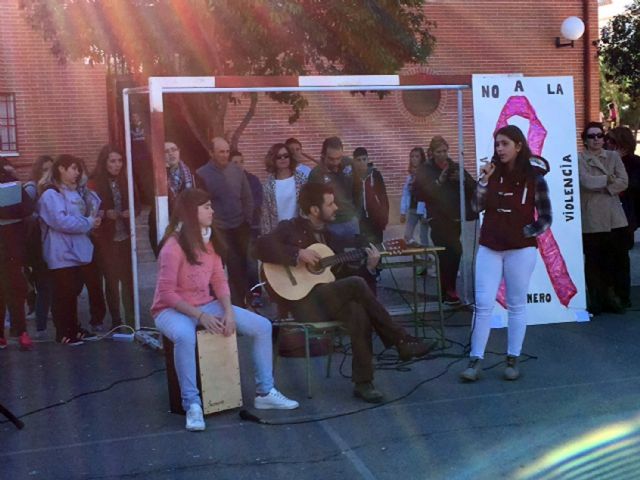El IES Salvador Sandoval torreño también alza su voz contra la violencia de género - 3, Foto 3