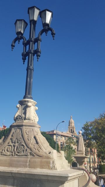 Cultura obliga al Ayuntamiento a atender la denuncia de Huermur y retirar los maceteros del Puente Viejo - 2, Foto 2