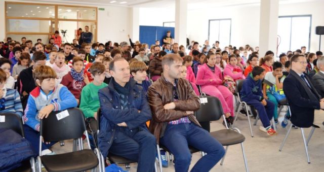 El campeón del mundo de 20 kilómetros marcha, Miguel Ãngel López, comparte sus experiencias con escolares cartageneros - 1, Foto 1