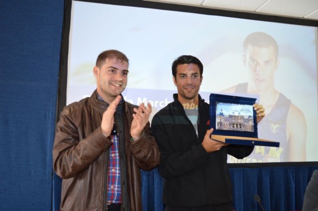 El campeón del mundo de 20 kilómetros marcha, Miguel Ãngel López, comparte sus experiencias con escolares cartageneros - 3, Foto 3