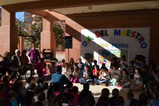 Los escolares aguileños rinden homenaje a Pedro Montalbán - 2, Foto 2
