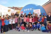 La Santa Cruz participa en el proyecto 'Frutoteca', que lleva la huerta al patio de colegio