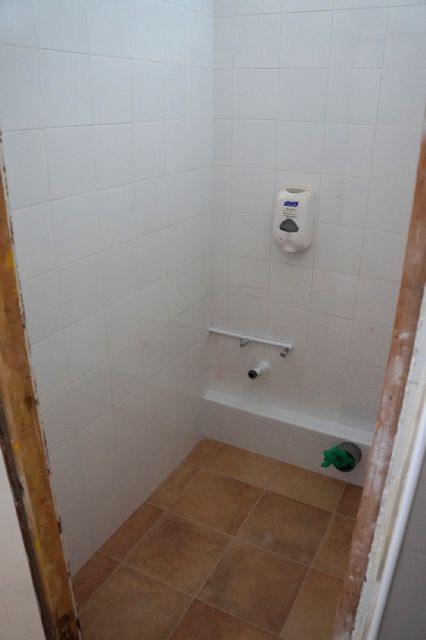 Comienzan las obras de reforma de los aseos del colegio Vista Alegre torreño - 1, Foto 1