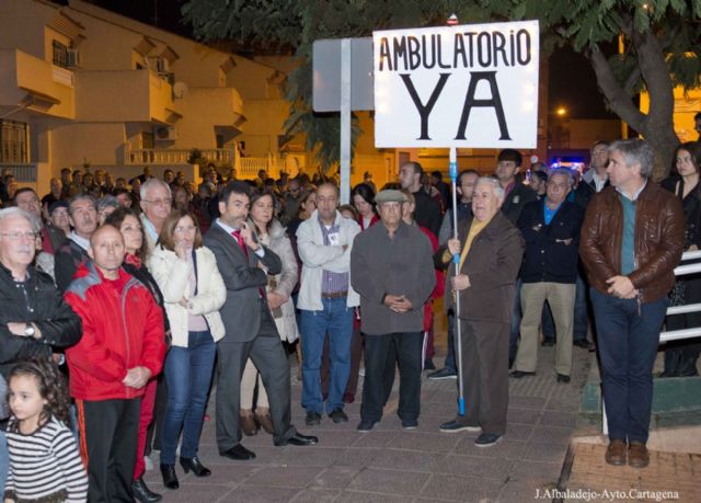 Los vecinos salieron a la calle para pedir el nuevo centro de salud de San Antón - 1, Foto 1