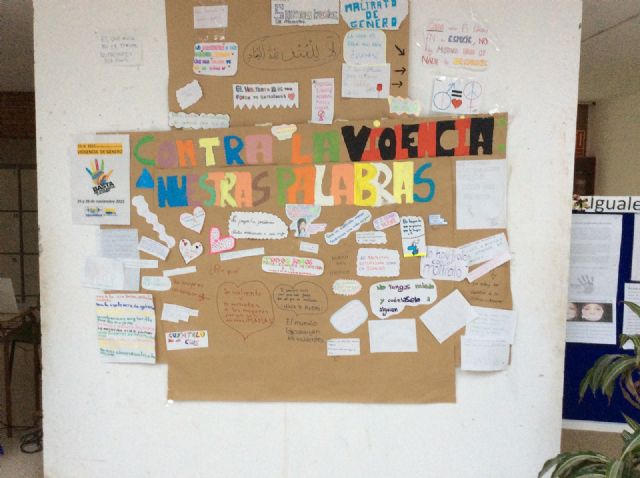 Los alumnos de Secundaria rechazaron  la violencia contra la mujer con distintos actos - 3, Foto 3