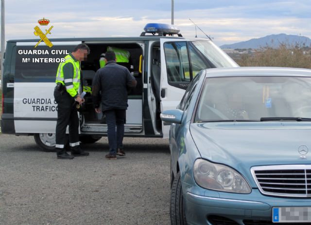 La Guardia Civil detiene a un conductor que circulaba a 215 Km./h
