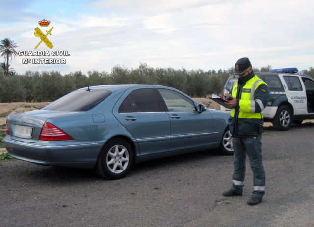 La Guardia Civil detiene a un conductor que circulaba a 215 Km./h, Foto 2