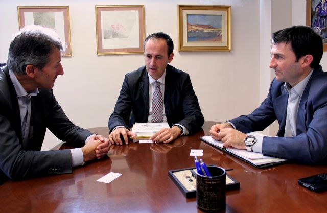 El director del Info analiza la EstrategiaI ndustria 4.0 con un representante de la Comisión Europea - 1, Foto 1