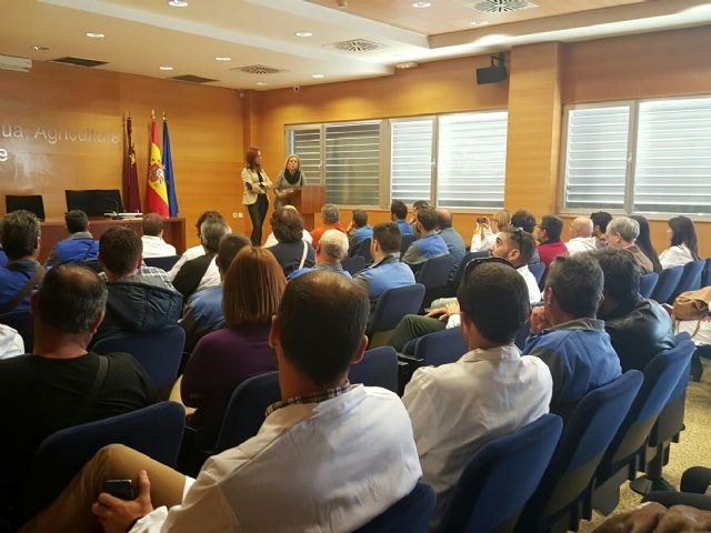 La consejera de Medio Ambiente se compromete con los trabajadores a actuar con la máxima agilidad ante la situación de Derivados Químicos - 1, Foto 1