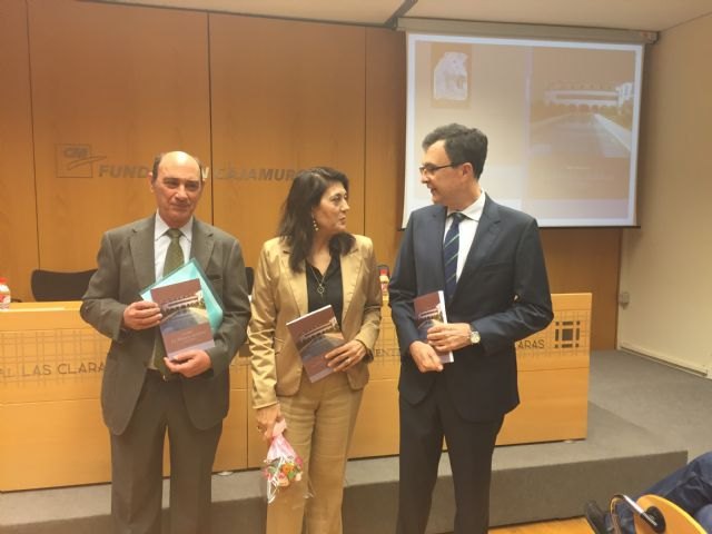 Se presenta el libro Murcia andalusí (711-1243). Vida cotidiana, de la totanera María Martínez, Foto 1