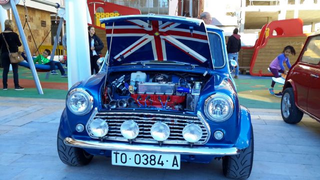 La plaza de España se llenó de vehículos clásicos - 2, Foto 2